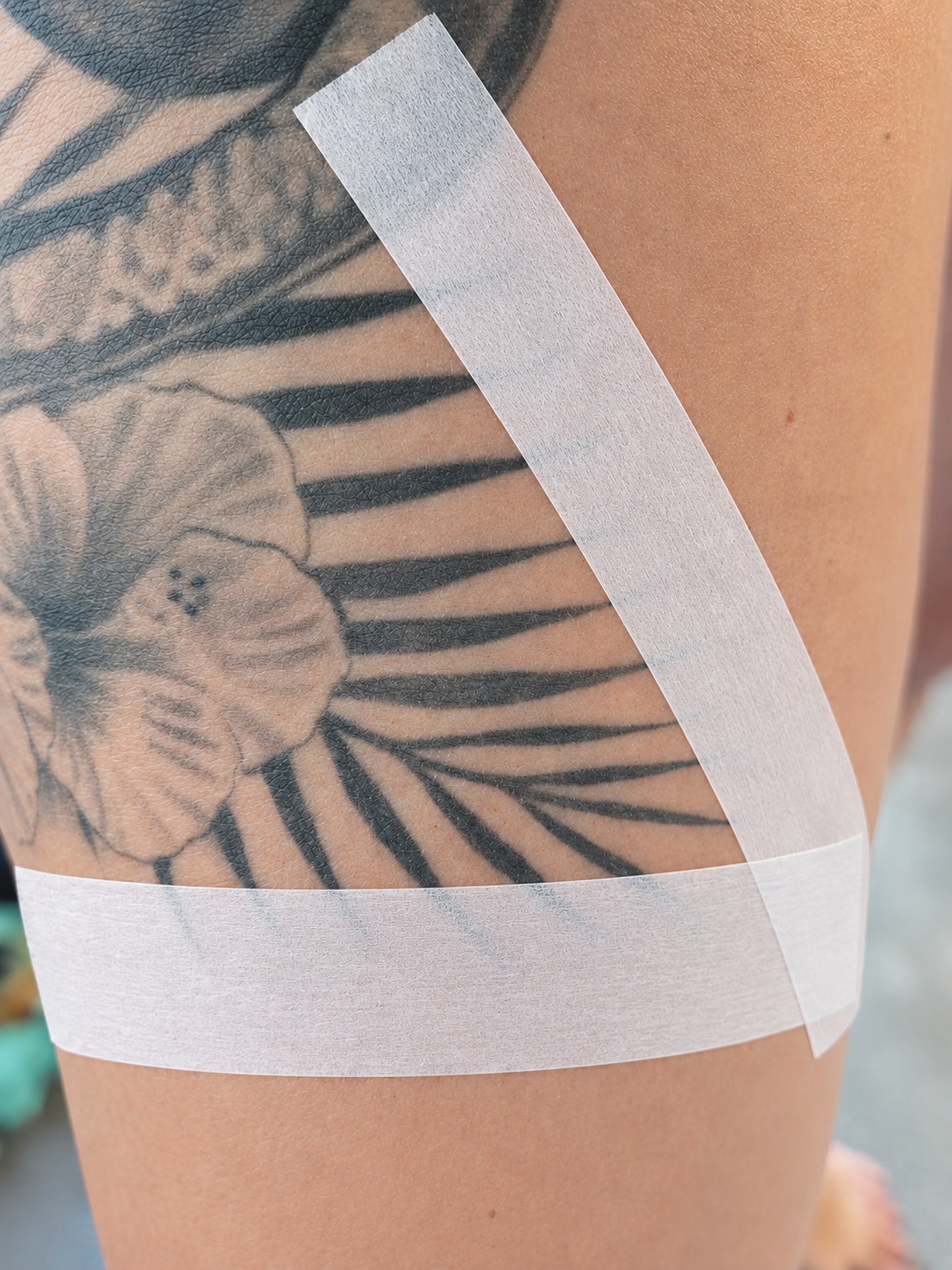 Tattoo mit abgeklebtem Rand, geschützt für die Laser-Haarentfernung